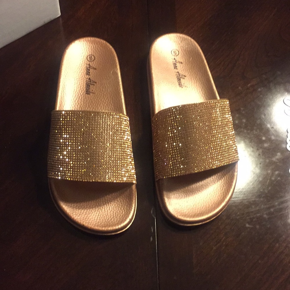 NWT Women Glitter Slides size 6